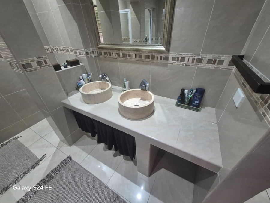 4 Bedroom Property for Sale in Safari Gardens North West